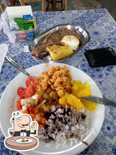 Comida em Restaurante amigos da estrada