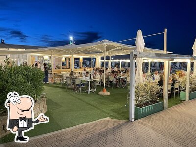 Siediti a un tavolo di Basilico Beach Restaurant