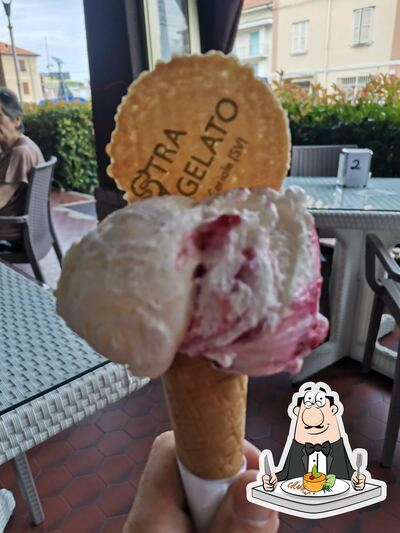 Platti al Gelateria Stra...gelato