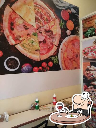 Food at Canadian Pizza