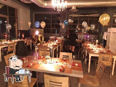 Dai un'occhiata agli interni di Eleven café la Toasteria