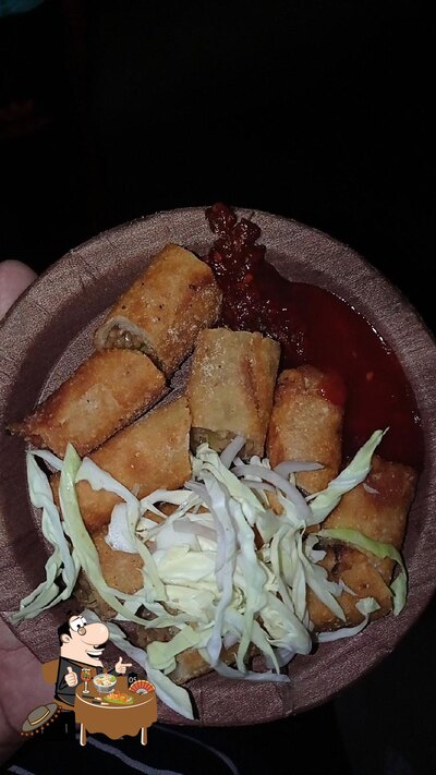 Food at momos and spring roll