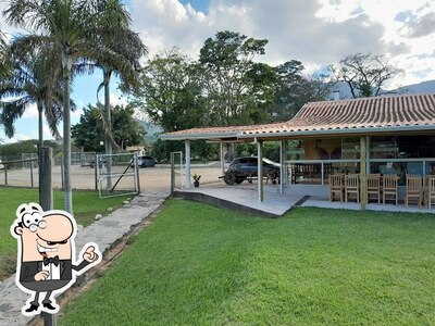 a parte exterior é uma característica importante do Restaurante Parada 27