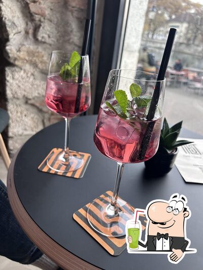 Puoi goderti un drink dal menu