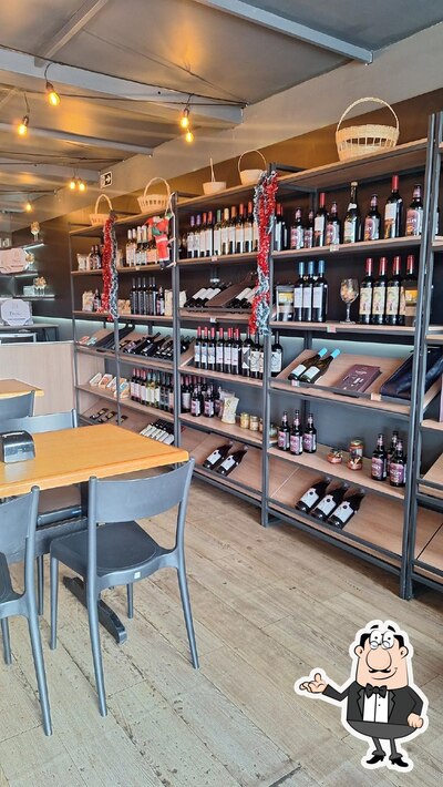 Veja imagens do interior do Premium Bistrô