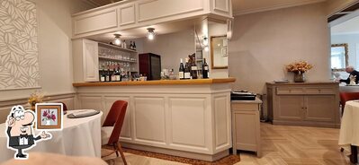 Installez-vous à l'une des tables de Nemrod