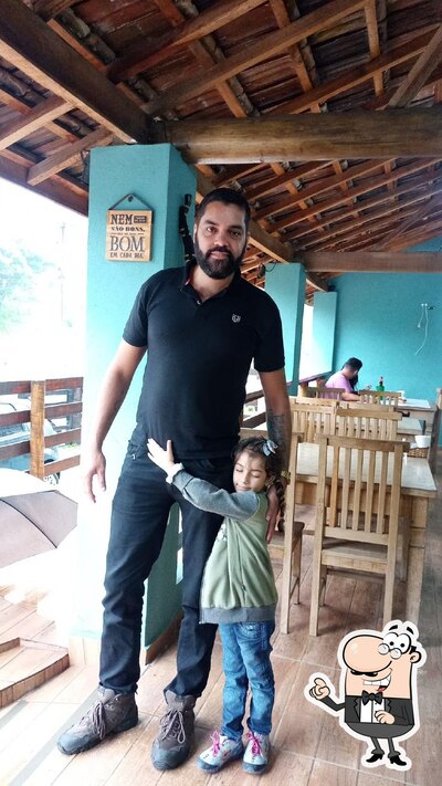 Sente em uma das mesas no CURRAL RESTAURANTE