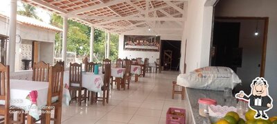 Sente em uma das mesas no RESTAURANTE SÃO JOSÉ