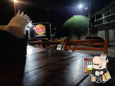 a parte exterior é uma característica importante do Big Burguer e Pizzaria