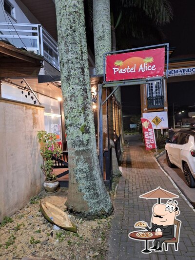 Veja imagens do exterior do Pastel Alice