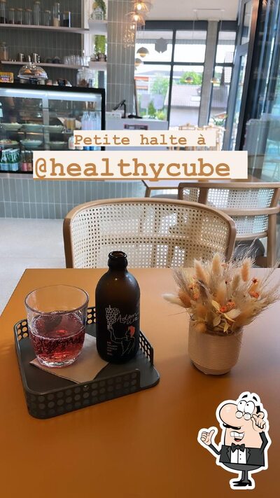 Dai un'occhiata agli interni di Healthy Café