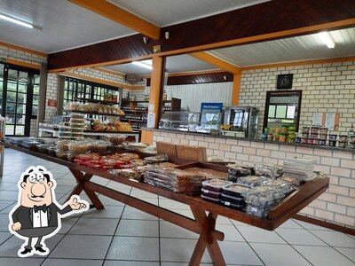 O interior do Naturalle Sucos e Lanches