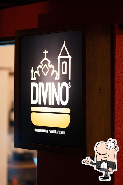 O interior do Divino's Burger e Pizza