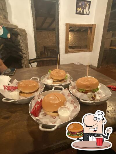 Delicie-se com um hambúrguer no Rústico Burger