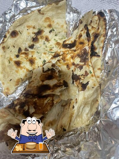 Food at Kulcha Lal Parantha Das