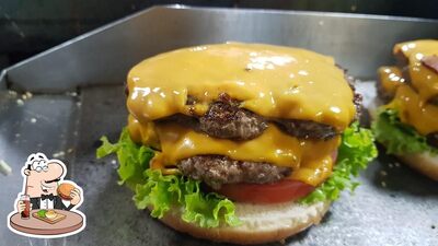 Deguste um dos hambúrgueres oferecidos no Twister Lanches