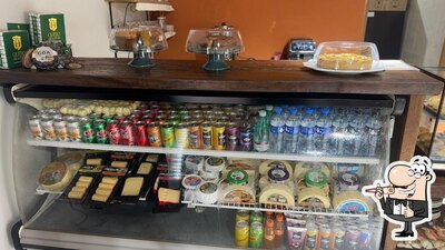 Rolos de sushi são servidos no Café São Thomé