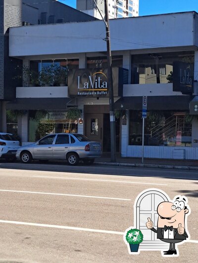 a parte exterior é uma característica importante do Restaurante La Vita