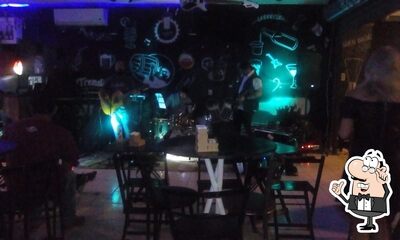 Veja imagens do interior do Trend's Bar