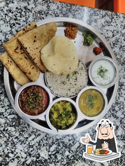 Food at Kolhapuri Katta
