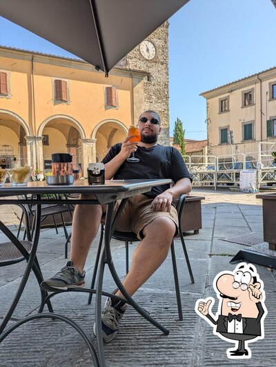 Siediti a un tavolo di Enigma Pub