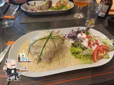 Installez-vous à l'une des tables de Le Fréro