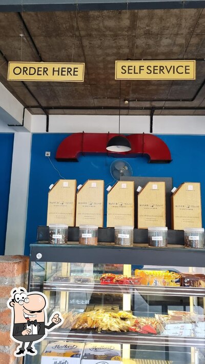 The interior of Mansur Tea