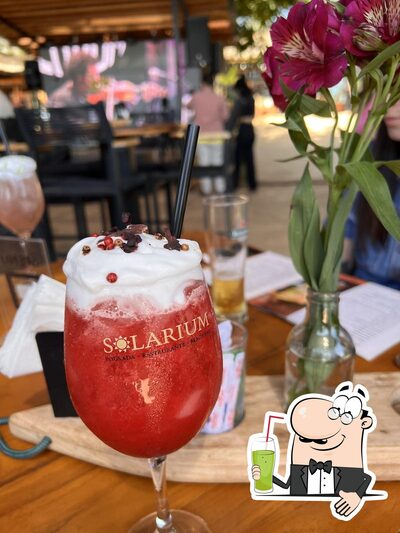 Experimente diversos bebidas servidos no Solarium Restaurante