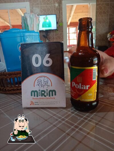 Comida em Restaurante Mirim