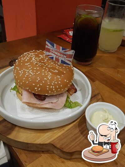 Experimente um dos hambúrgueres disponíveis no WEMBLEY BURGUER'S HOUSE