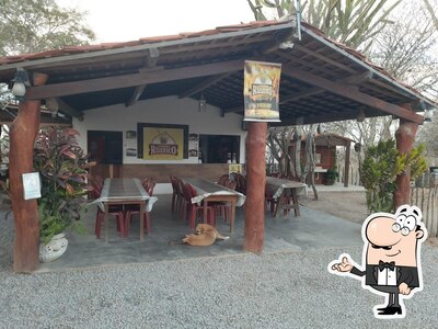 Sente em uma das mesas no Restaurante Tempero Rústico