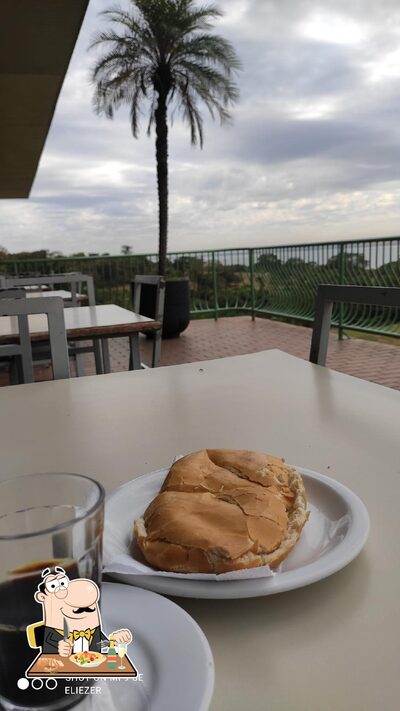 Comida em Deck no rio