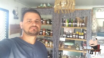 Sente em uma das mesas no Fábrica de Doces Dona Nazinha