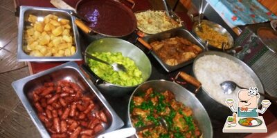 Comida em Restaurante Dona Maria Pão de Canela