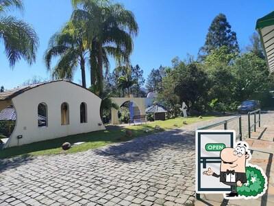 Você pode espairecer no na área externa do Restaurante Zorial
