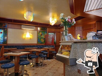 Dai un'occhiata agli interni di Gelateria CB