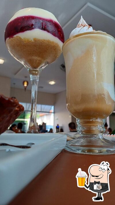 Desfrute de uma bebida no Quatro Estações Confeitaria e Cafeteria