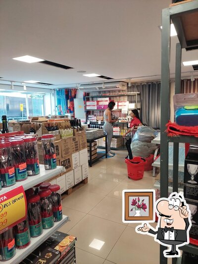 Sente em uma das mesas no Jerivá - Outlet Premium BSB