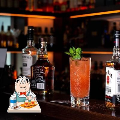 Order different drinks provided by Elite Roxxie 15 - Best club in Gurugram - Lounge bar in Gurugram - Best Night Club in Gurgaon