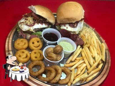 Deguste um dos hambúrgueres oferecidos no Mama Mia Pizzas e Lanches
