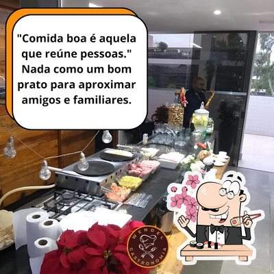 Presenteie-se com sushi no wendel gastronomia