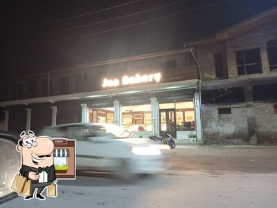 Check out how Jan Bakery looks outside