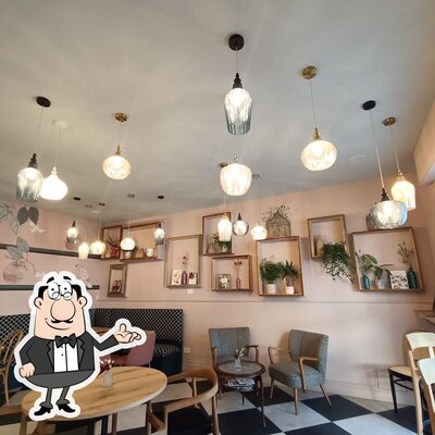 Dai un'occhiata agli interni di Wanda Caffè