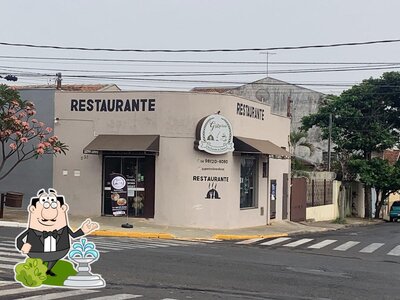 Você pode espairecer no exterior Gastroline Restaurante e Marmitaria