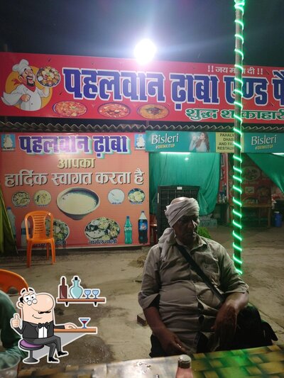 The interior of पहलवान ढाबा, रेस्टोरेंट