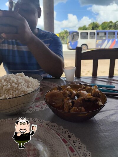 Peça diversos bebidas oferecidos no Restaurante 02 irmã