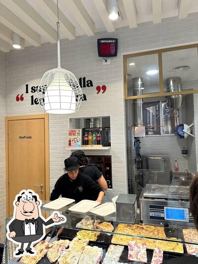 Gli interni di Alice Pizza