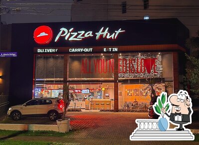 Veja imagens do exterior do Pizza Hut