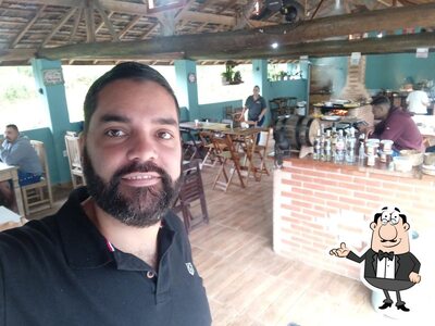 Sente em uma das mesas no CURRAL RESTAURANTE
