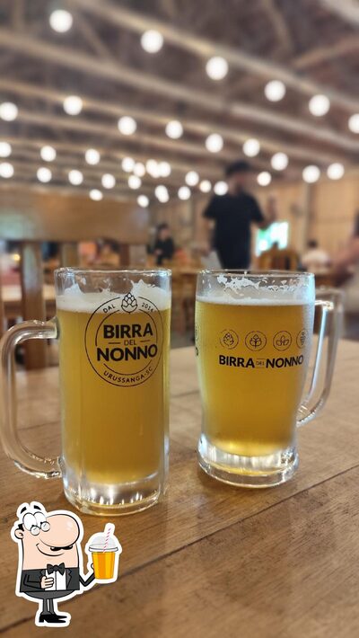 Venha provar diferentes bebidas servidos no Celeiro Red Shed
